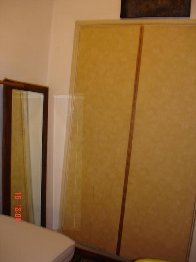 Room For Rent In Rome Trastevere Exterior photo